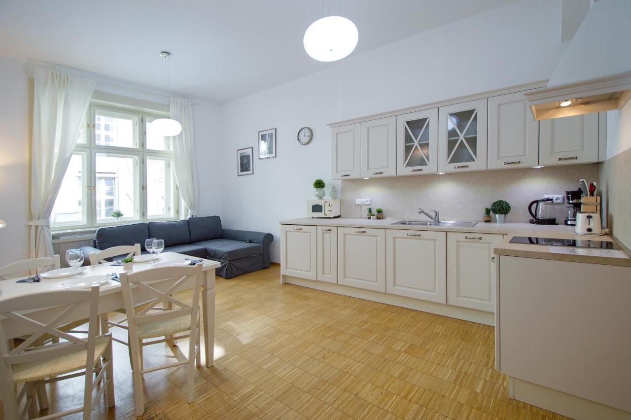 Modern Apartment Charvatova ปราก ภายนอก รูปภาพ