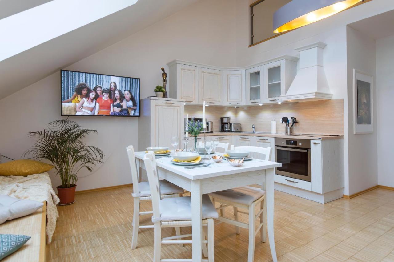 Modern Apartment Charvatova ปราก ภายนอก รูปภาพ