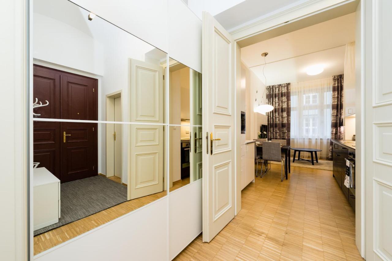 Modern Apartment Charvatova ปราก ภายนอก รูปภาพ